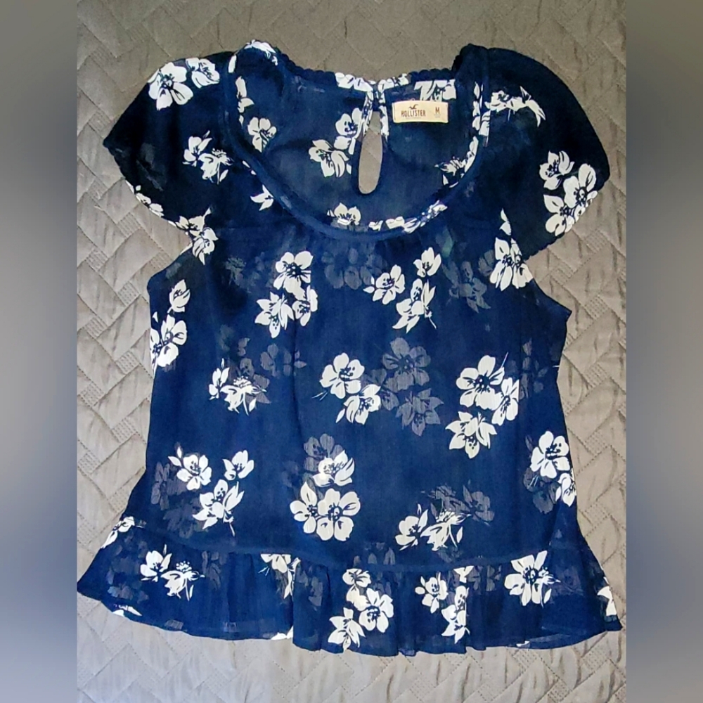 Hollister top size M, used in good condition.